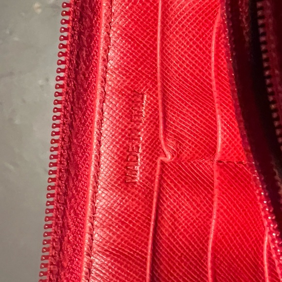 Red Prada Wallet - Picture 9 of 10
